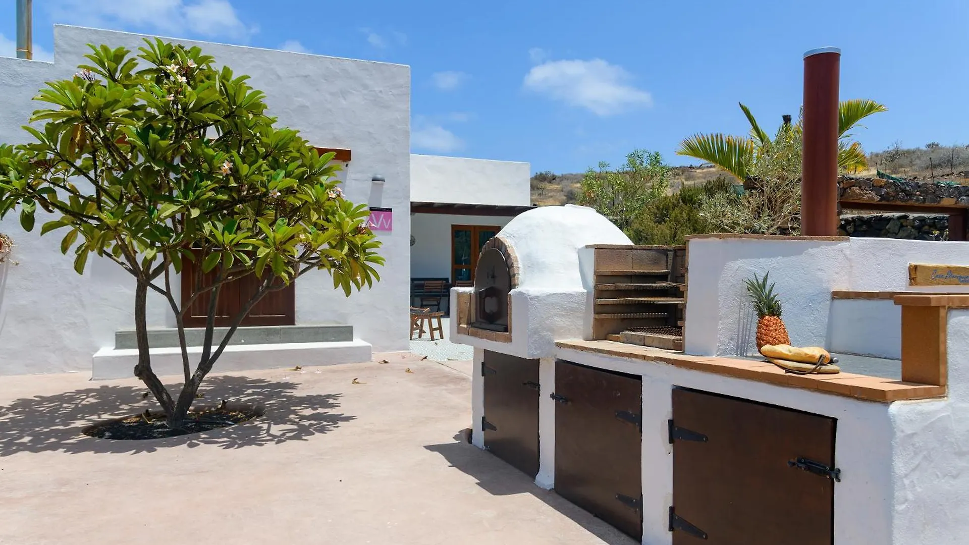 Holiday House Casa Mariposa In Tabayesco